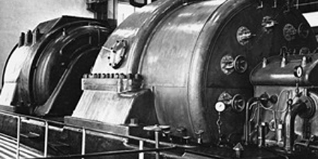 Турбина Первой АЭС - знаменитая "Маня", сделанная еще в начале   XX века германской фирмой MAN. Именно она впервые в мире стала вращаться   паром, полученным от энергии атомного ядра