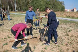 Волонтеры Росатома посадили в Обнинске деревья