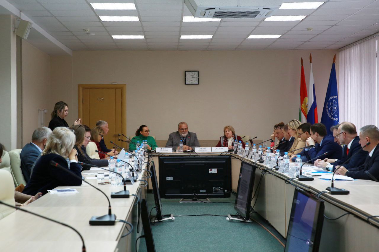 Вернуться в лето: жители Обнинска насладились цветением хризантем в оранжереи ФЭИ.