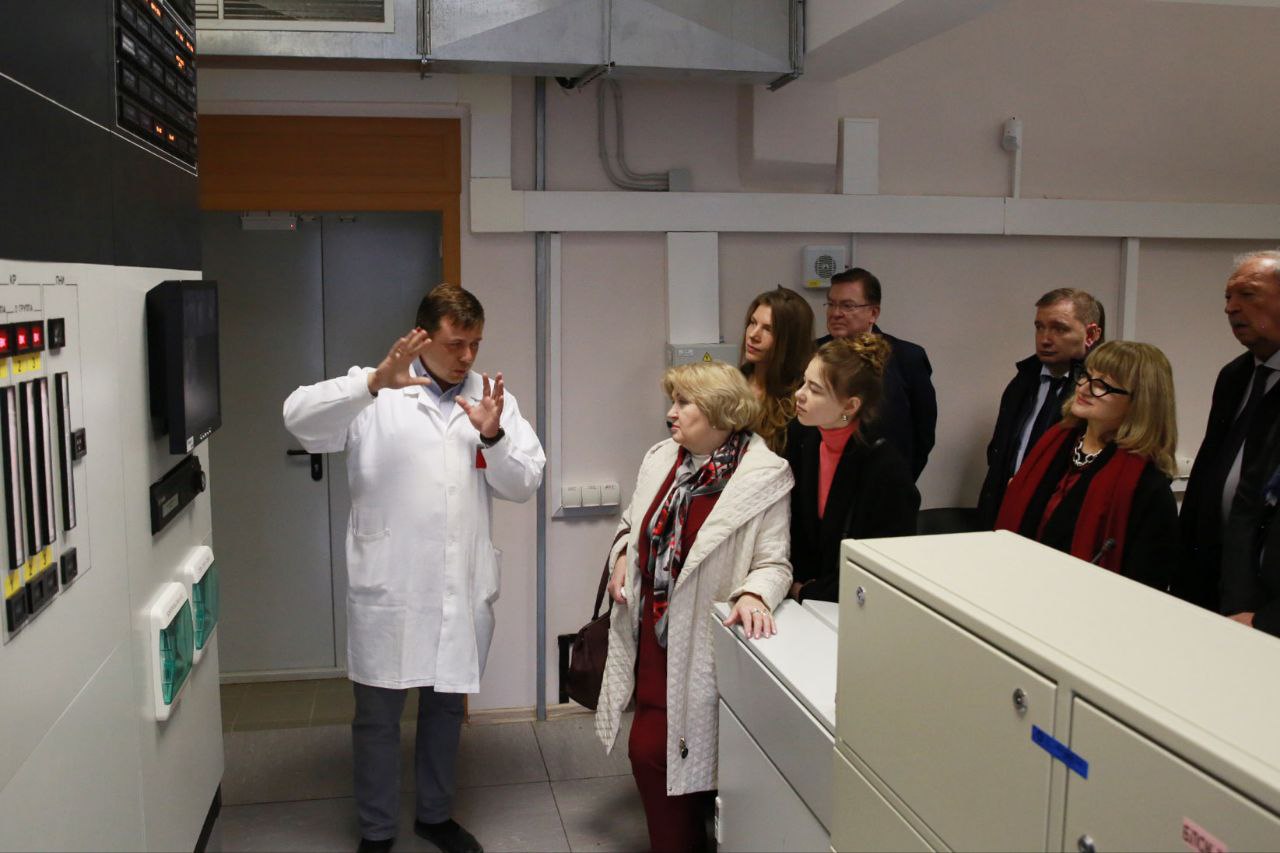 Впечатлили большие участки  цветущих хризантем.