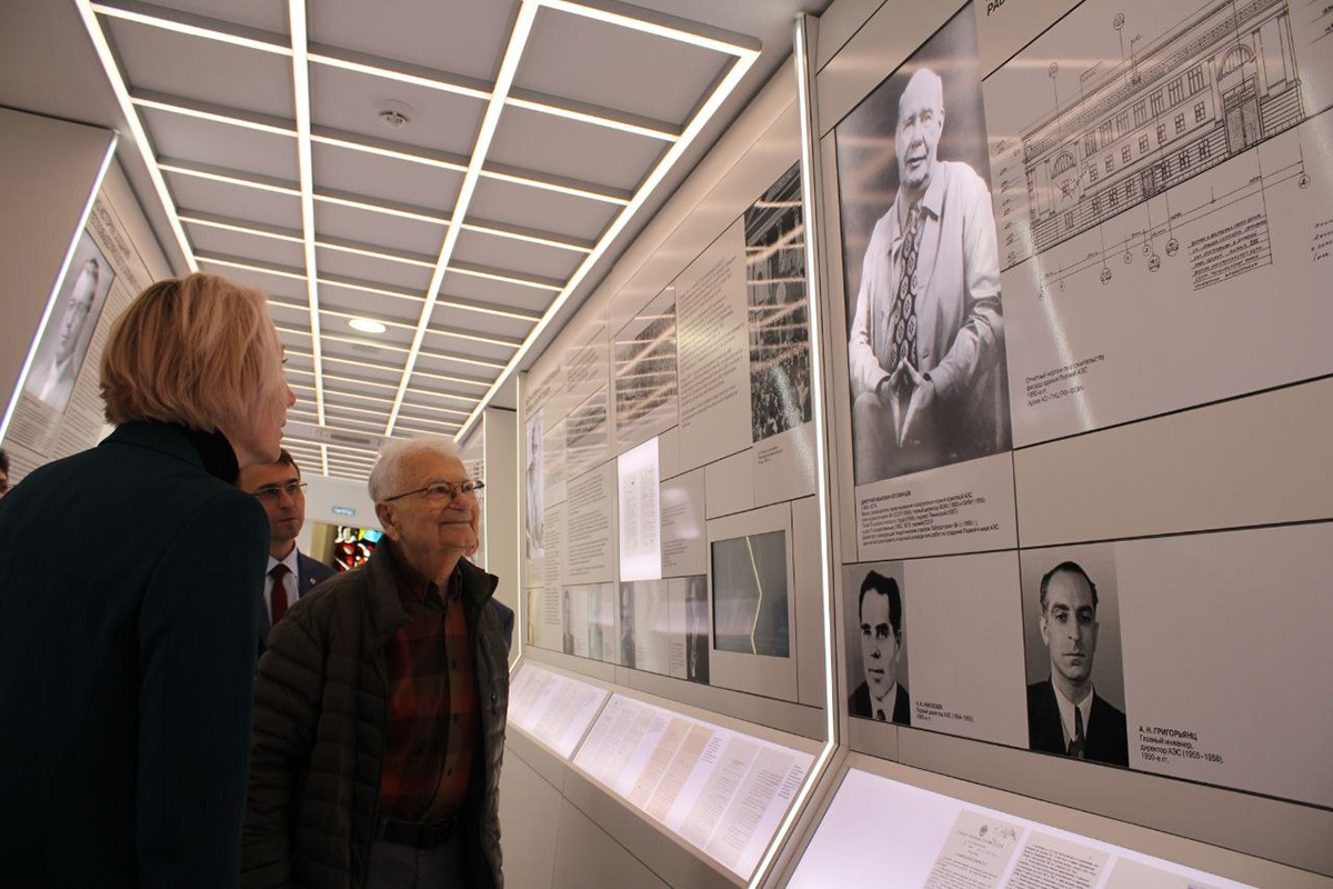 Юрий Оганесян  на Первой в мире АЭС