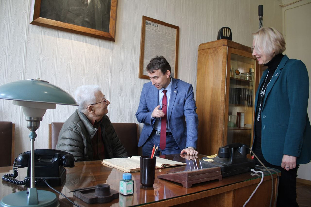 Юрий Оганесян  на Первой в мире АЭС