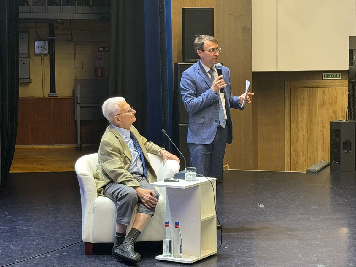 Встреча с человеком‑эпохой – Юрием Цолаковичем Оганесяном – академиком Российской академии наук (РАН), научным руководителем Лаборатории ядерных реакций им. Г. Н. Флёрова Объединённого института ядерных исследований (ОИЯИ, г. Дубна) прошла в обнинском Доме учёных.